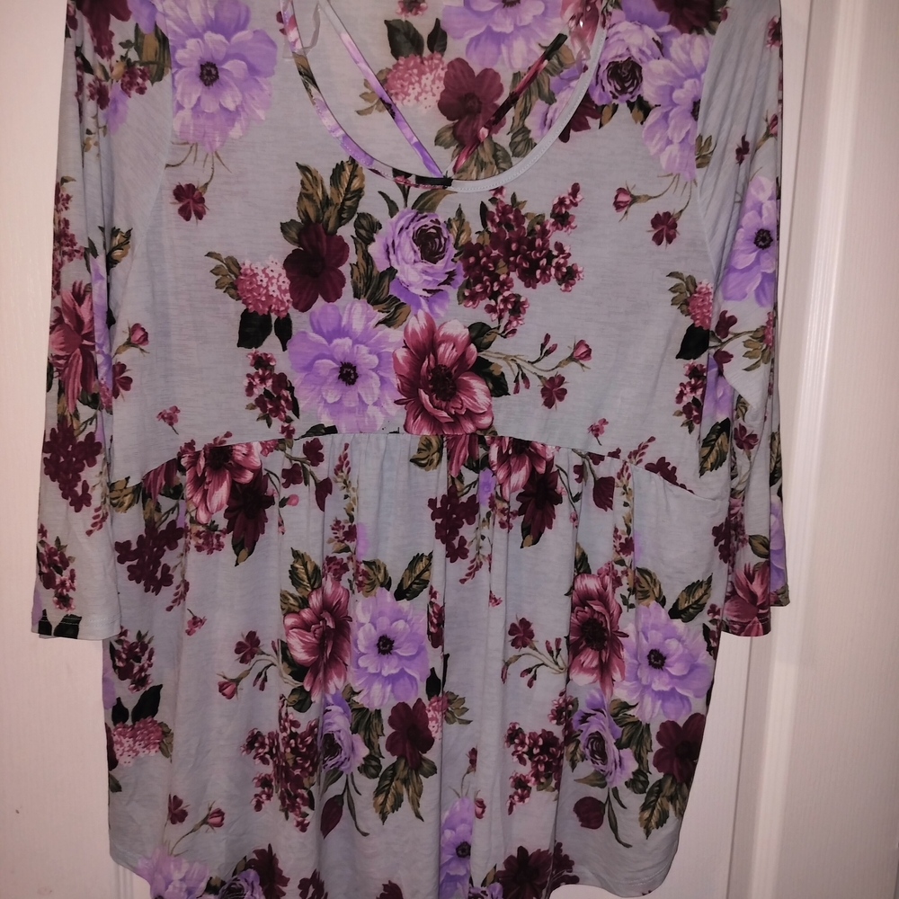 Elegant Floral Women's Tunic Top